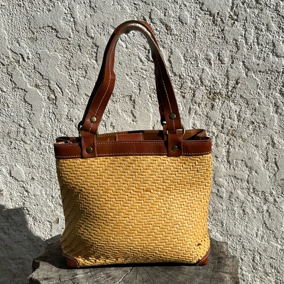 FOSSIL MINI BUCKET WOVEN TOTE - Picture 2 of 9